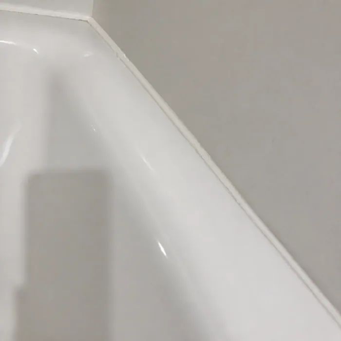 The same bathtub with the tide mark removed
